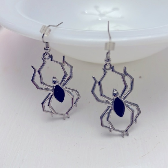 Vintage Black Widow Spider Pierced Earrings - Picture 4 of 4
